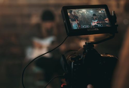 朱一龍吉他彈唱《世間美好與你環環相扣》 一次治愈系策劃的巧思與想象